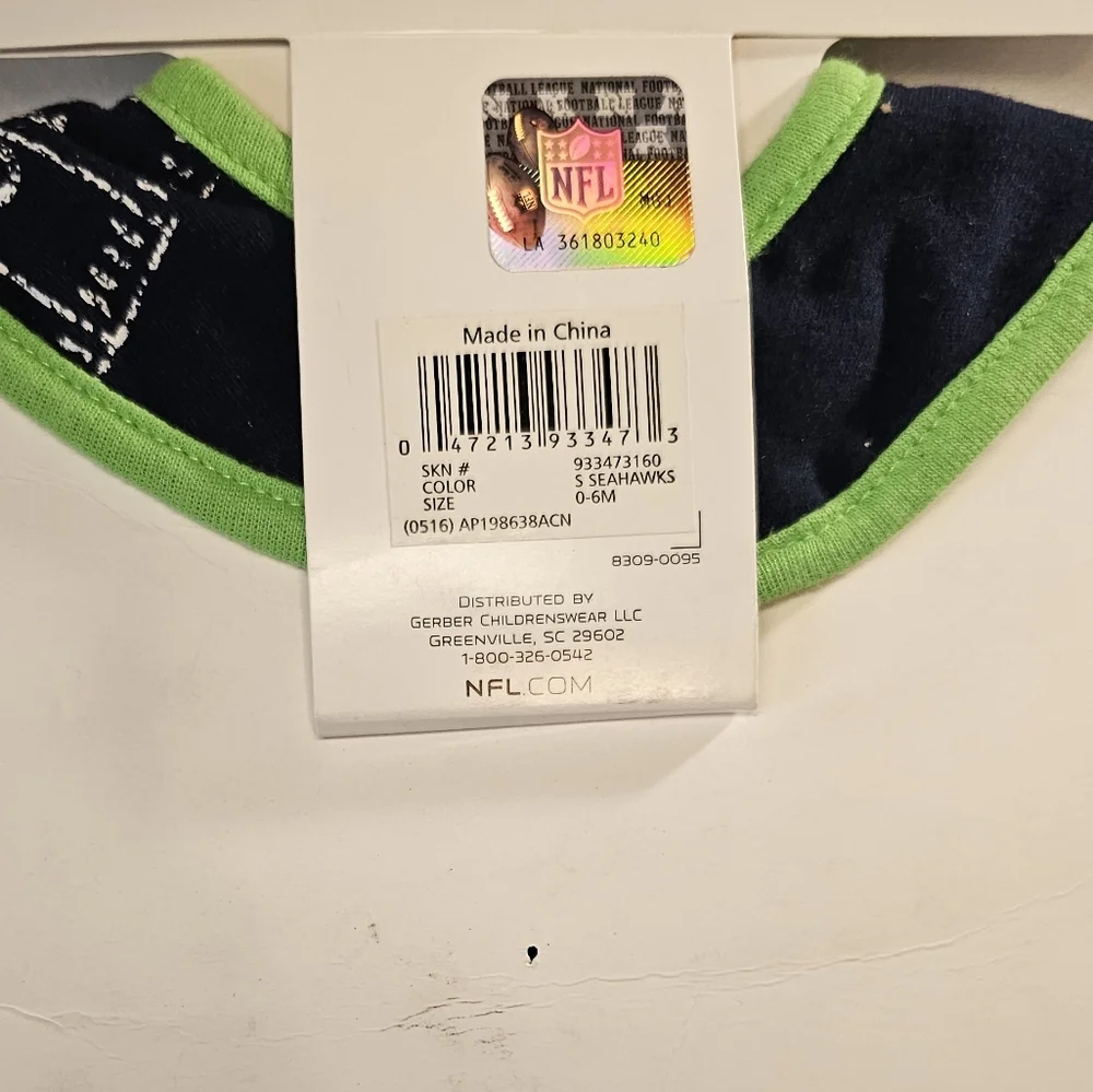 Seattle Seahawks Baby Hat & Bib NEW